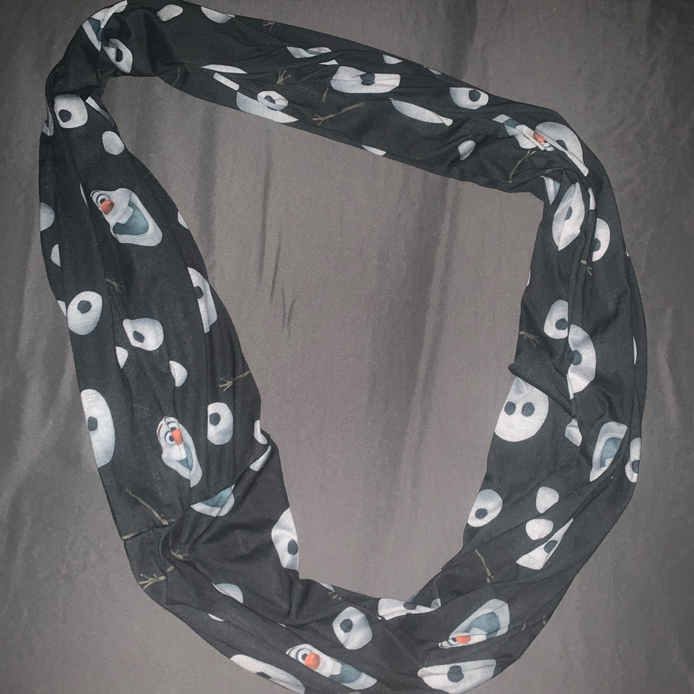 Disney Olaf Scarf